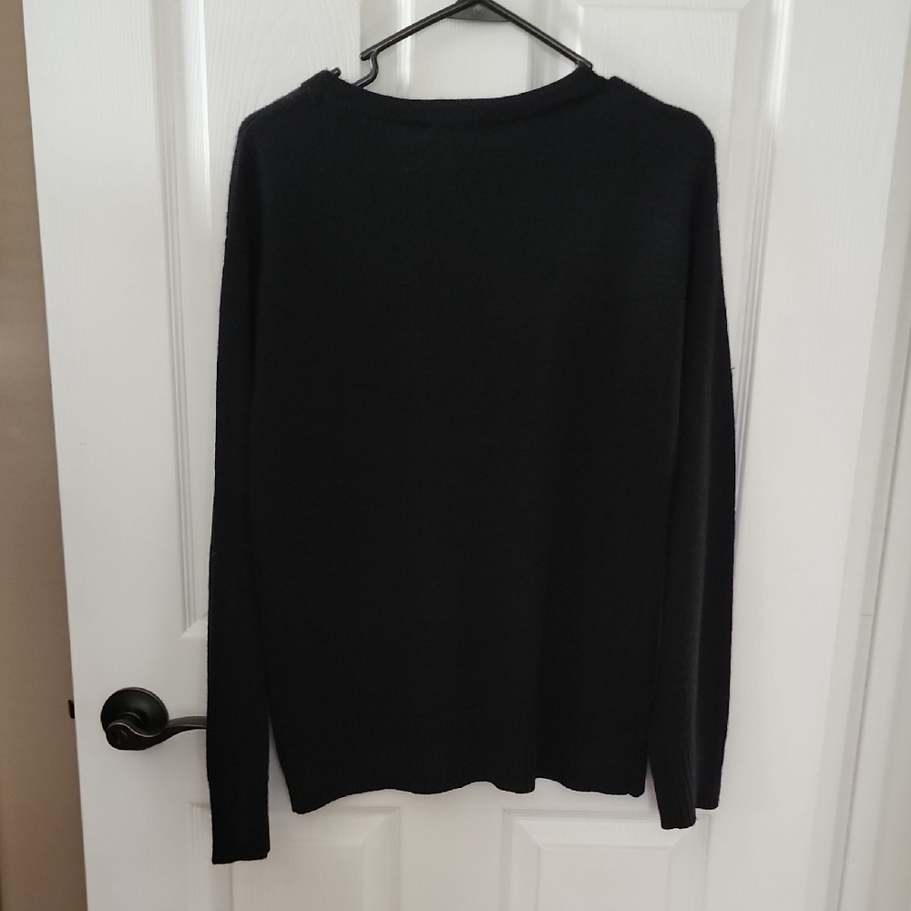 Halston Designer V-neck Sweater "H" gold Chain Detail - Picture 4 of 5